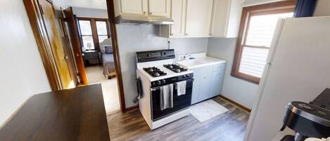 Refrigerador, microondas, horno, placa de cocina