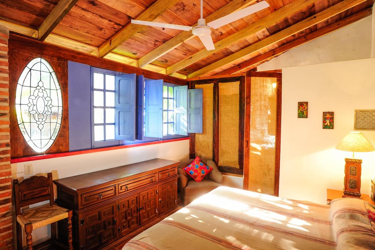 Habitación (Casita) | 1 habitación, espacio para trabajar con laptop y wifi gratis