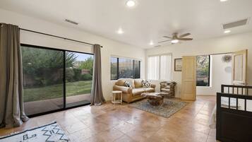 Smart TV, tenis de mesa y estéreo