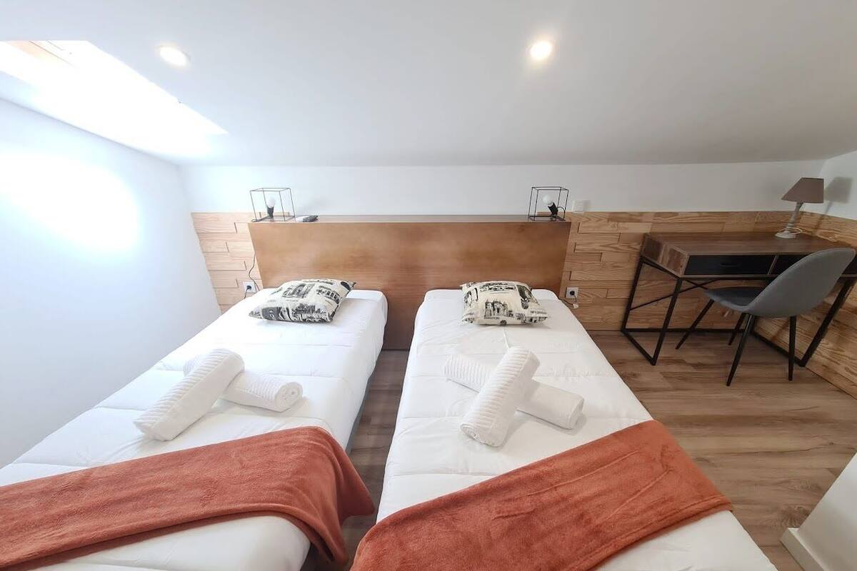 Deluxe Double or Twin Room | Individually decorated, desk, soundproofing, iron/ironing board