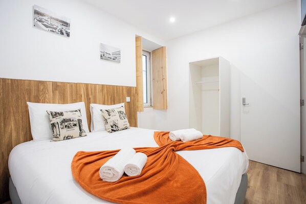 Deluxe Double Room | Individually decorated, soundproofing, iron/ironing board, free WiFi - Coimbra City Charm (Coimbra)