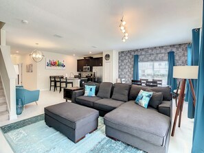 Smart TV - ✨ 5BR/4BA Townhouse w/ Private Pool, Themed Rooms & Resort Pools, Lazy River | 10 Minutes to Disney (Kissimmee)