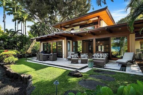 Family friendly home with outdoor pool & tennis court