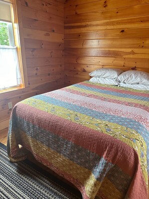 3 makuuhuonetta, silitysrauta/-lauta, ilmainen Wi-Fi, vuodevaatteet