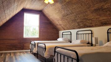 7 bedrooms, desk, iron/ironing board, travel crib
