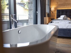 4 bedrooms, travel cot, free WiFi - Cosy apartment for 10 guests with WIFI, TV, terrace and panoramic view (Brandstätter)