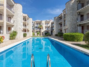 L'Eau, Plante, Jour, Fenêtre, Ciel, Bâtiment, Bleu Azur, Piscine, Plan D'Eau, Loisir