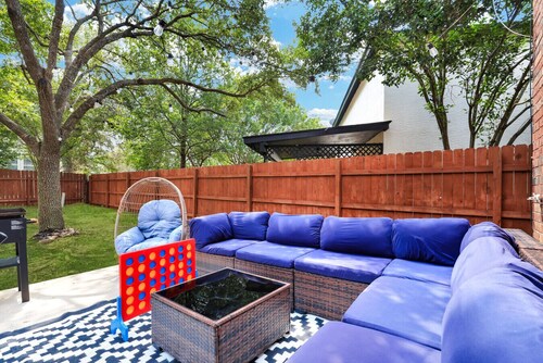 Pet Friendly 5 Bedroom Home