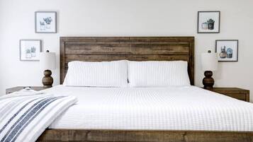 5 bedrooms, desk, free WiFi, bed sheets