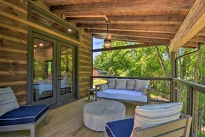 Terrace/patio - Riverfront Mountain Modern Cabin with hot tub very close to downtown Ellijay. (Ellijay)