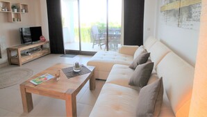 Living area - Beautiful  villa for 6 people with pool, WIFI, A/C, TV, patio and panoramic view (Polop)
