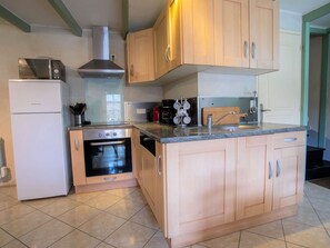 Microwave, oven, dishwasher, toaster - Beautiful private villa for 6 people with WIFI, TV and terrace (Jouvente)