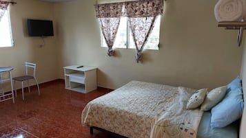 1 bedroom, desk, free WiFi, bed sheets