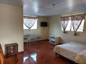 1 bedroom, desk, free WiFi, bed sheets