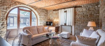 Stunning private villa for 8 people with private pool, WIFI, TV, patio and pets allowed