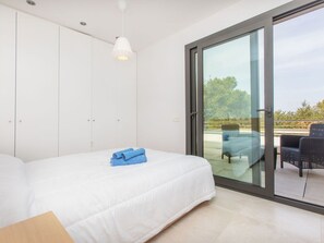4 bedrooms, iron/ironing board, travel cot, free WiFi - Stunning  villa for 7 people with A/C, WIFI, pool, TV, terrace and panoramic view (Palafrugell)