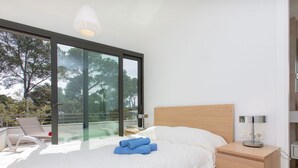 4 soverom, strykejern/-brett, reiseseng for barn og wi-fi (inkludert)