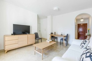 TV - - (Algarrobo Costa)