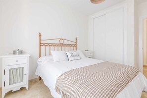 1 bedroom, iron/ironing board, free WiFi - - (Algarrobo Costa)