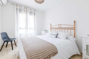 1 bedroom, iron/ironing board, free WiFi - - (Algarrobo Costa)