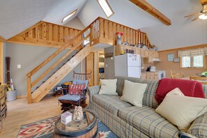 TV, fireplace, video games, books - Walk to Beach: Pocono Lake Cabin w/ Pool Access! (Pocono Lake)
