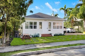 Exterior - Croton  Cottage - Downtown WPB guest house (West Palm Beach)