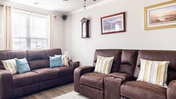 Smart TV, DVD player, livros, aparelho de som