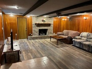 Smart TV - Specious House on 10 acres Orange Grove 1 Bedroom Apt Fridge (Frostproof)