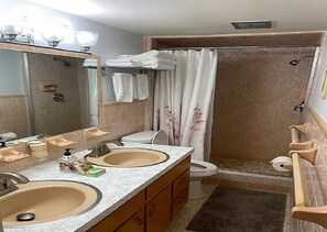 Shower, hair dryer, towels, soap - Specious House on 10 acres Orange Grove 1 Bedroom Apt Fridge (Frostproof)