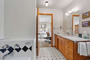 Hair dryer, towels, shampoo, toilet paper - Blue Skies and Cherry Pies, in Fish Creek! (Fish Creek)