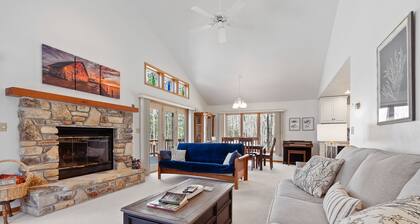 Dog Friendly home in Fish Creek-private lot