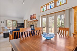 Dining - Dog Friendly home in Fish Creek-private lot (Fish Creek)
