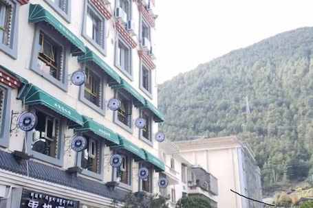 Exterior. Yunqi Hotel
