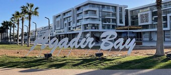 New gorgeous 2br Condo With pool minutes to beach