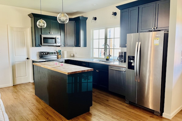 Kylskåp, mikrovågsugn, ugn och spishäll