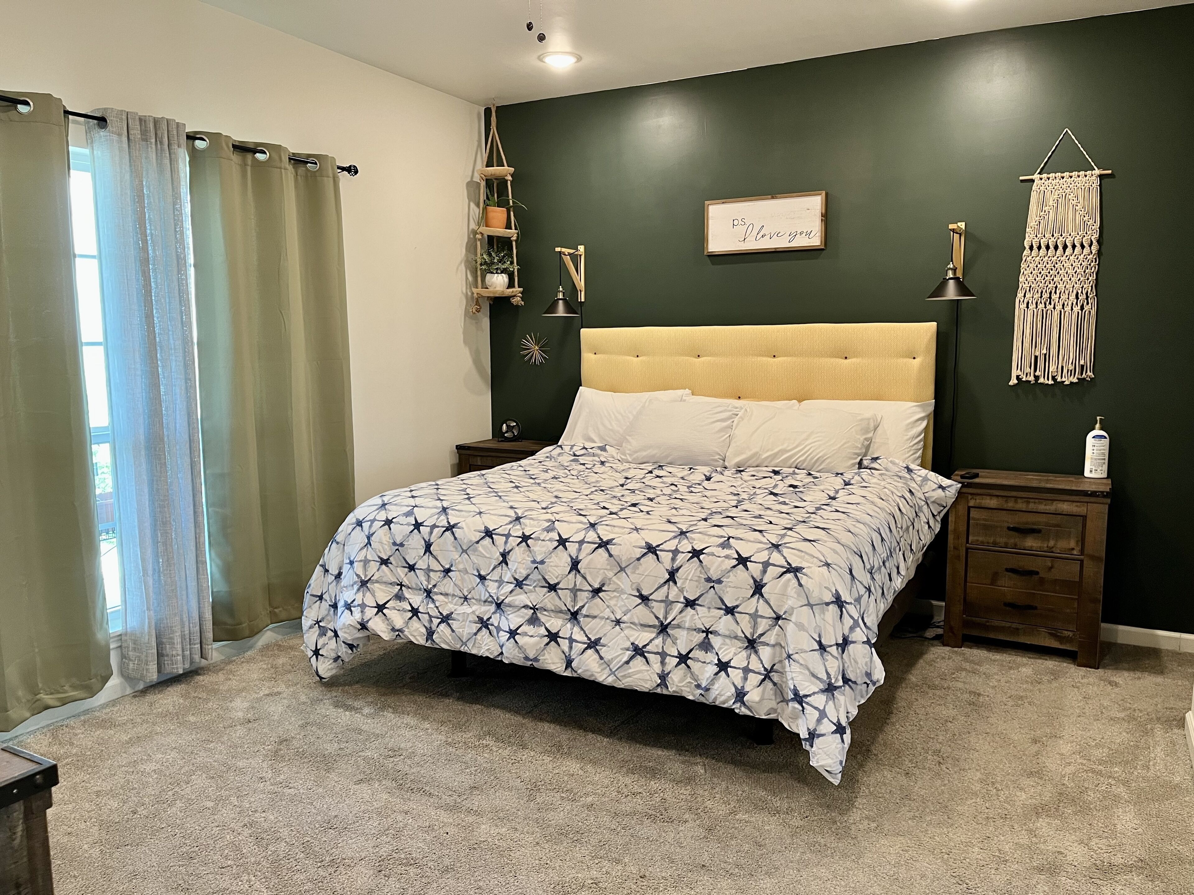 4 bedrooms, desk, iron/ironing board, travel crib