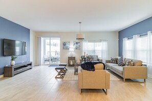 Smart TV - Luxury 5 Bedroom 4 bath private pool Home 117 (Reunion)