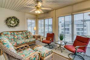 Smart TV, video games, DVD player - Penthouse with pool.  8 min to Tablerock Lake  (Branson)