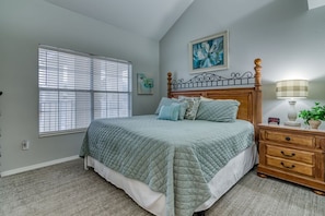 3 bedrooms, desk, iron/ironing board, free WiFi - Penthouse with pool.  8 min to Tablerock Lake  (Branson)