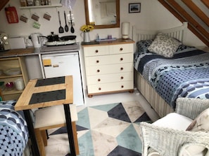Iron/ironing board, WiFi, bed sheets