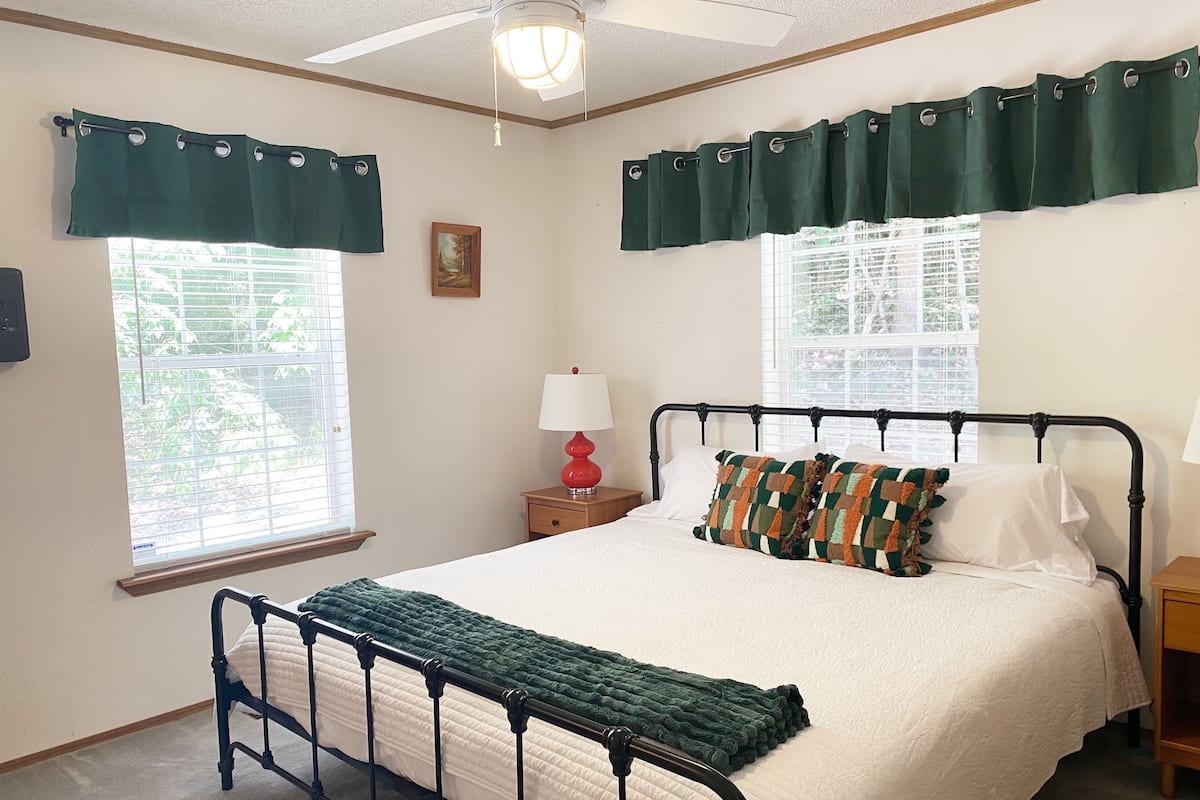 Old Crittenton House #2 | 2 bedrooms, individually decorated, individually furnished, bed sheets