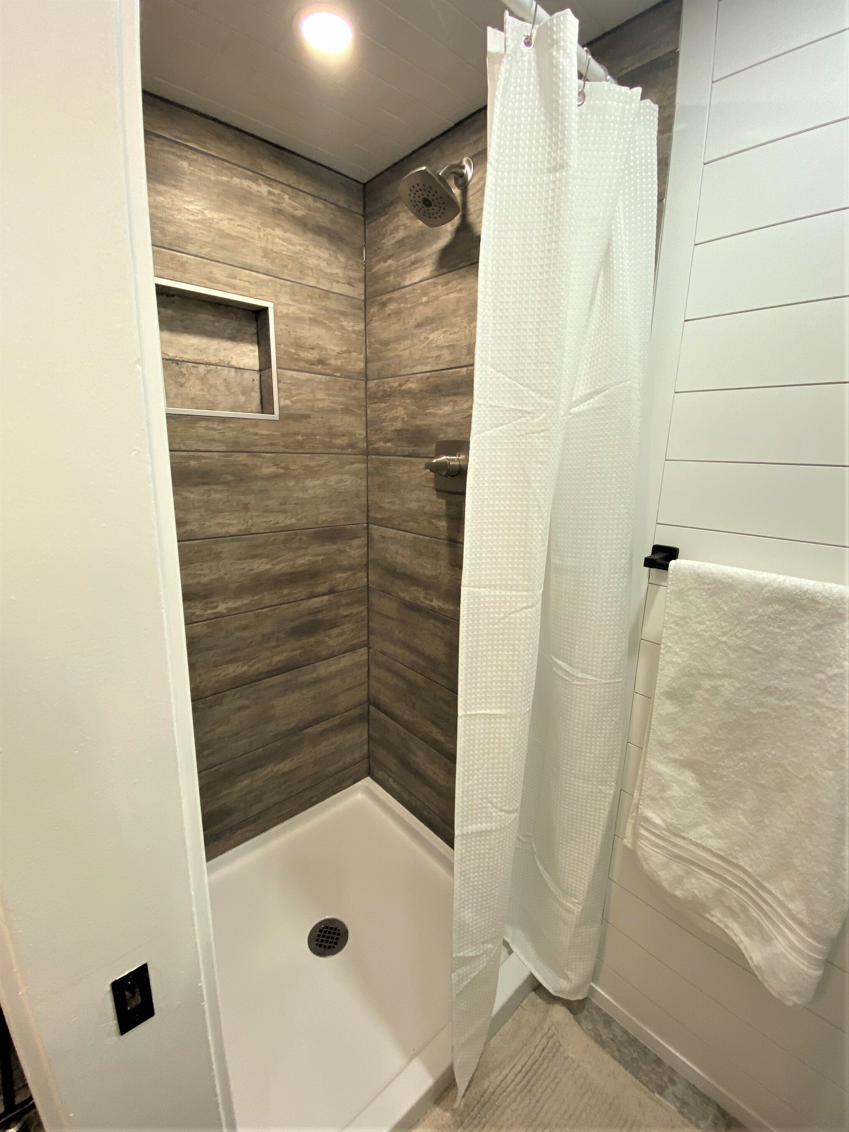 Combined shower/tub, hair dryer, towels, soap