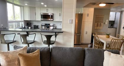 Mia’s Place - Modern Space near airport and 1-15