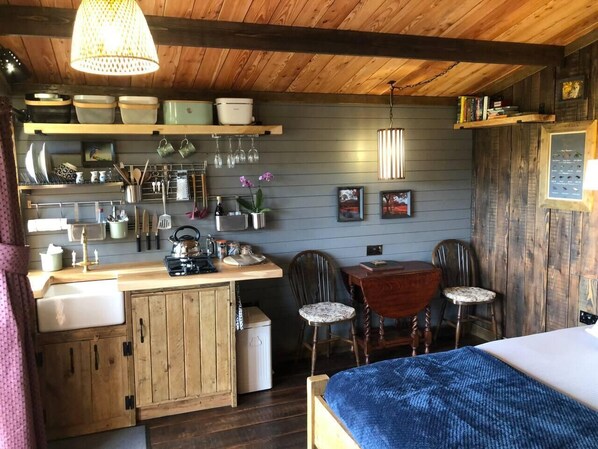 1 chambre, literie fournie