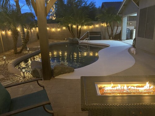 Cozy Private Pool home in family neighborhood