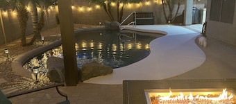 Cozy Private Pool home in family neighborhood