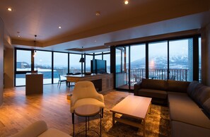 3 habitaciones, caja de seguridad en la habitación y escritorio