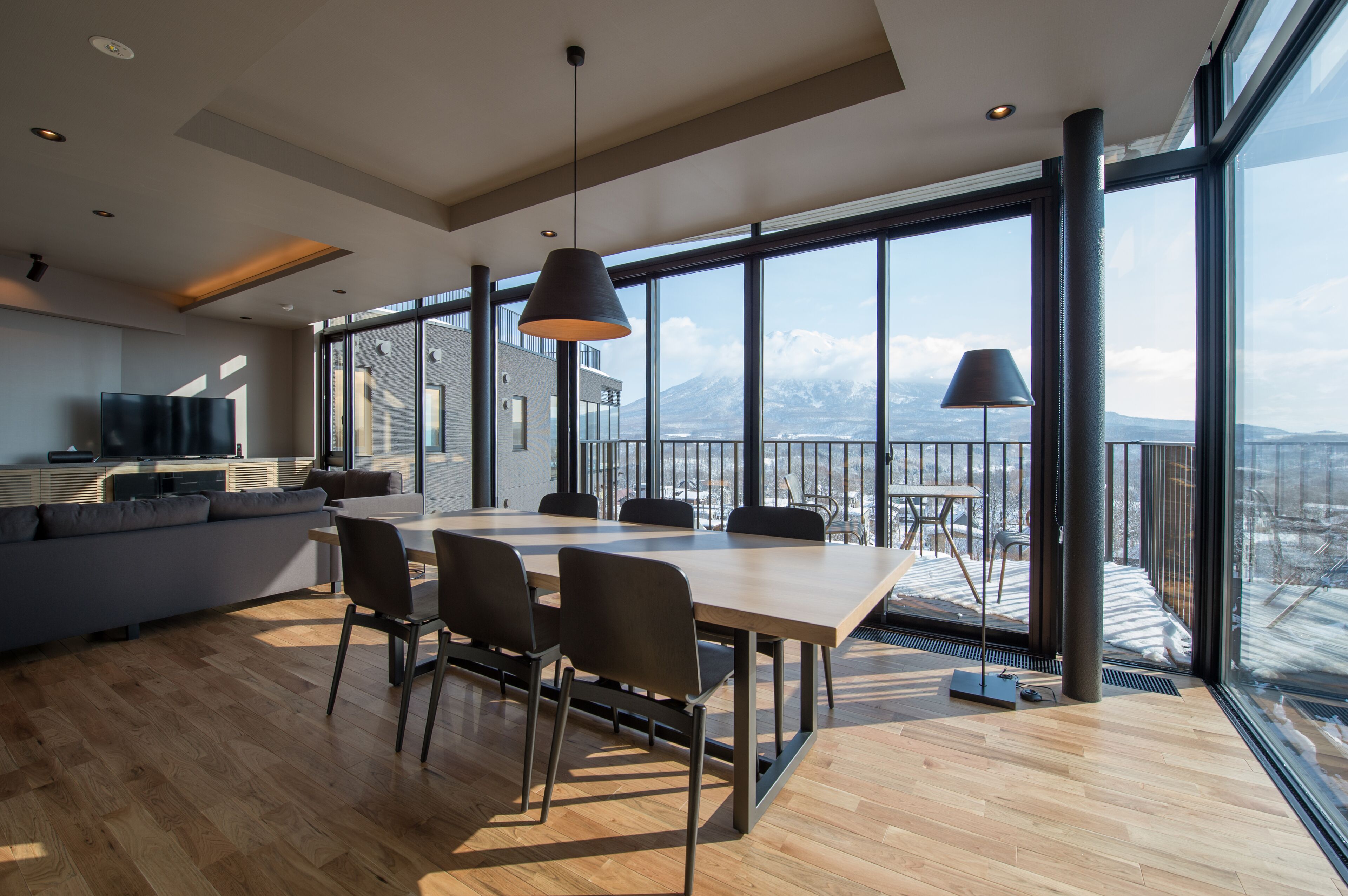 Appartement, 2 chambres | Coin séjour | Télévision à écran plat de 50 pouces avec chaînes par satellite