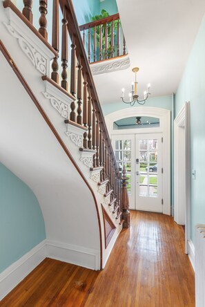 Interior - Luxury Lake Geneva Home 7 Beds (Lake Geneva)