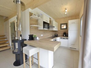 Kjøleskap, mikrobølgeovn, ovn og oppvaskmaskin